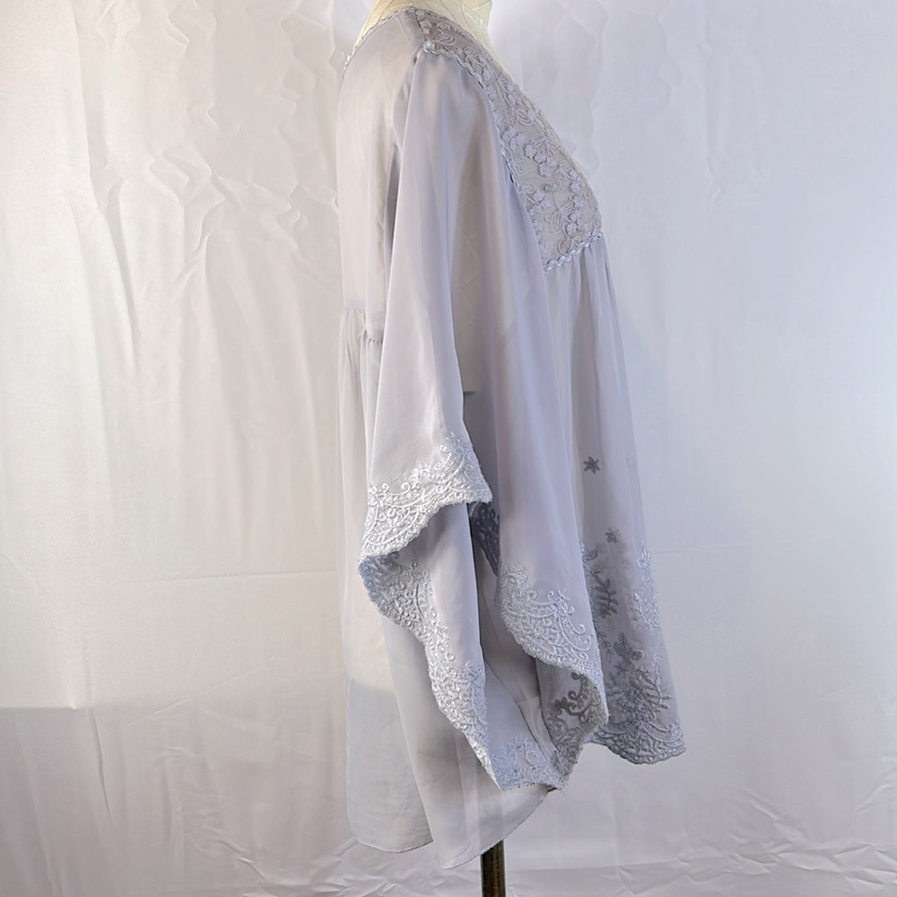 Solitaire Sheer Gray Embellished Tunic Blouse Size 1X - Picture 4 of 8